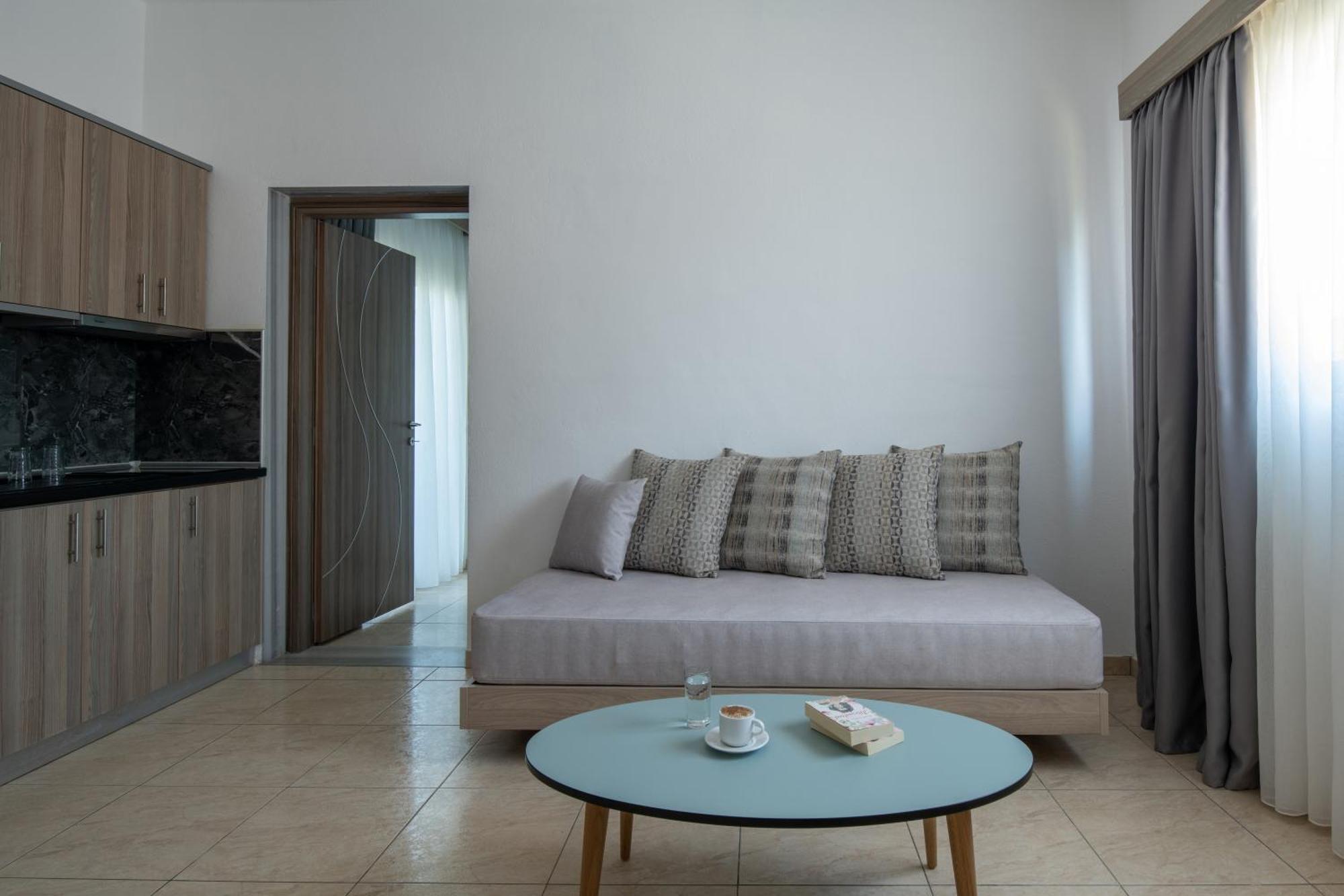 Jolandas Suites Toroni Exterior foto